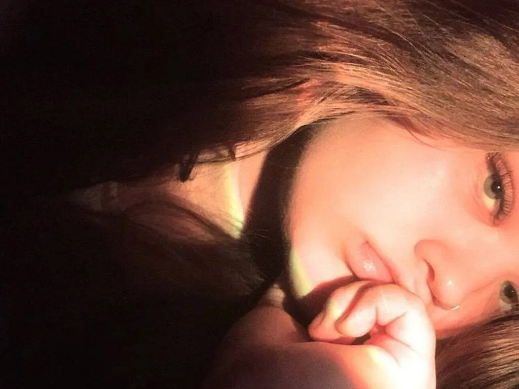 ElleOner's Thumb Image