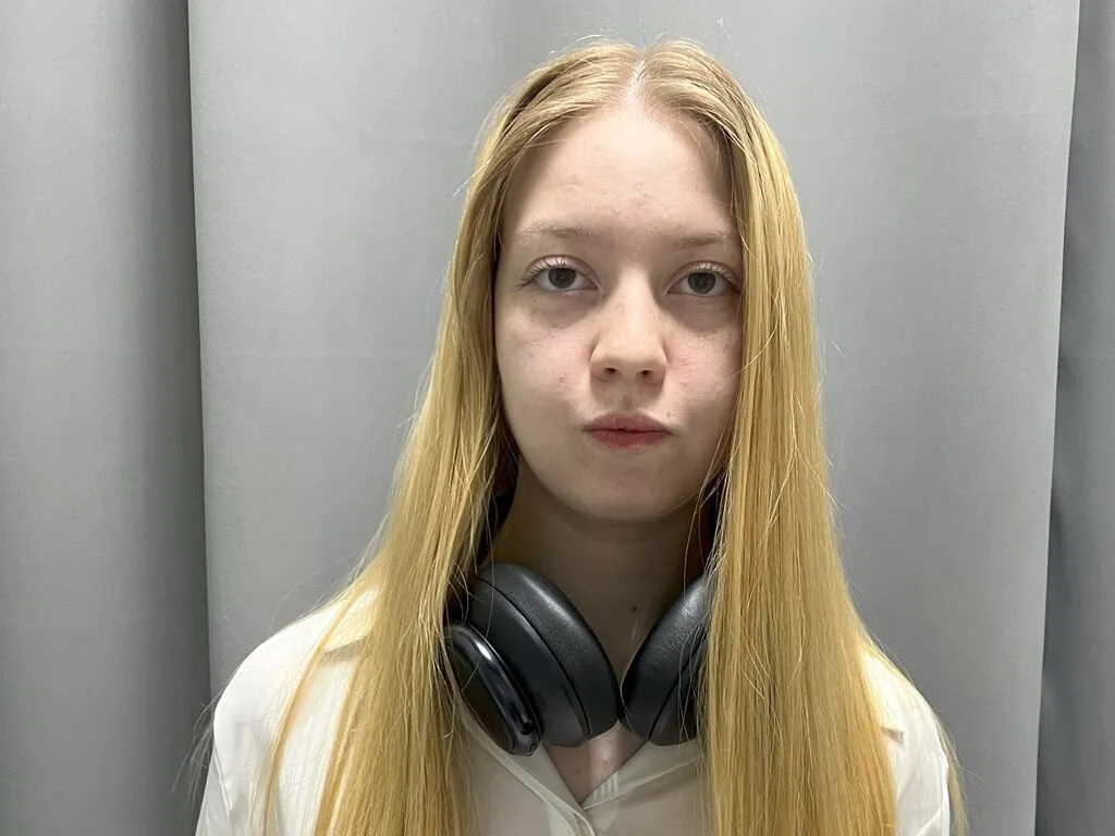 KarenLowe – webcam model profile photo