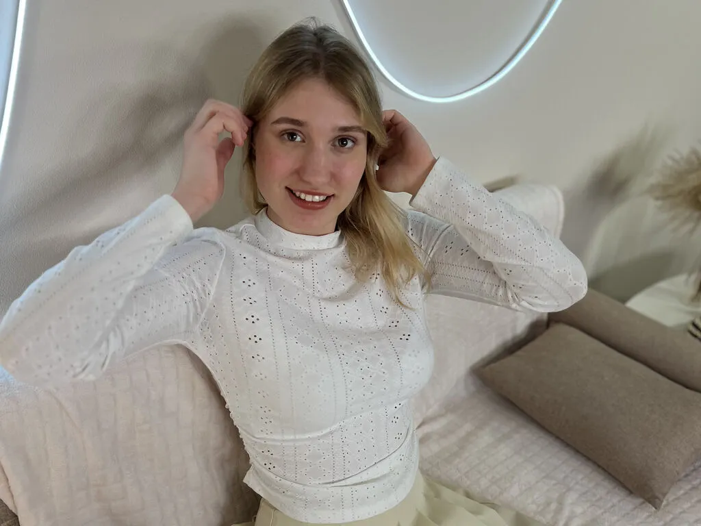 MaeGoreham – webcam model profile photo