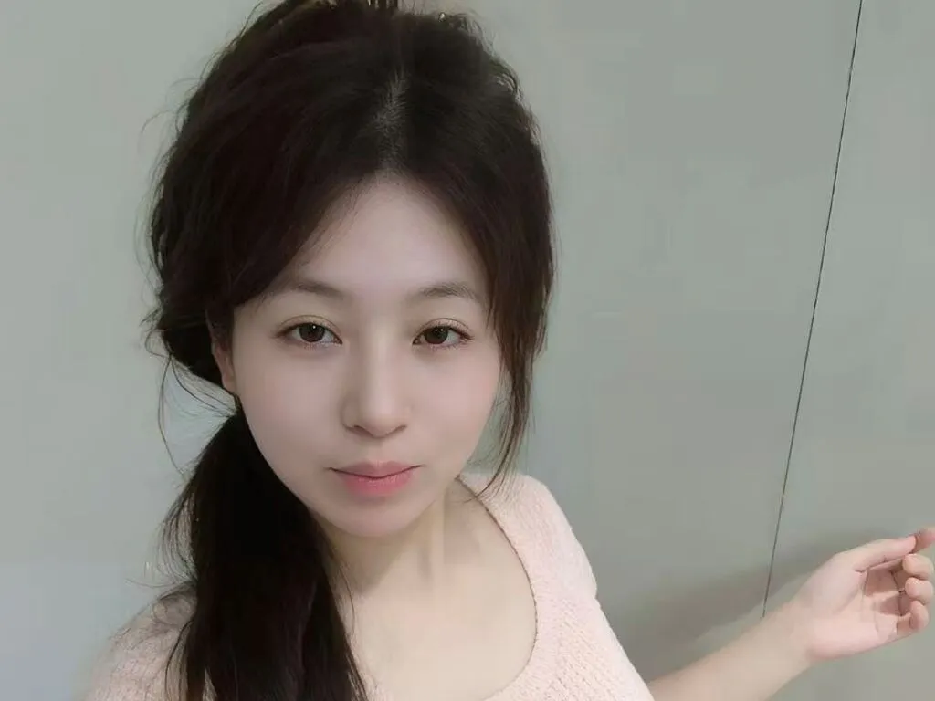 Yanran – webcam model profile photo